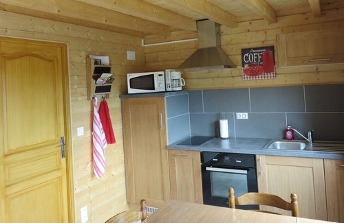 Vals-les-Bains Chalet De Esquí | Chalet climatizado y climatizado con una hermosa vista de la montaña y el valle.