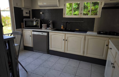 Vic-la-Gardiole Chalet De Esquí | air-conditioned chalet 300 m from the village - pets allowed - beach 3 km