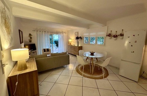 Boulouris-sur-Mer Apartamento | Bel F3 74m2 Bas de Villa 4P en paz. A 1 km del mar y tiendas. Estacionamiento wifi privado.