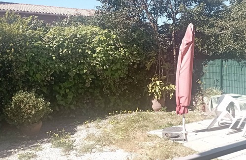 La Crau Apartamento | Air-conditioned ground floor apartment with balcony, small garden and terrace