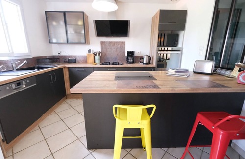 Mouries Chalet De Esquí | Air-conditioned house with pool Mouries Alpilles 4 pax