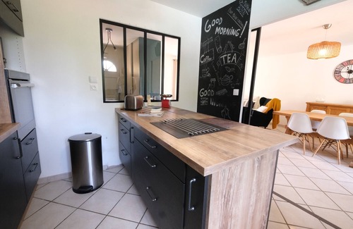 Mouries Chalet De Esquí | Air-conditioned house with pool Mouries Alpilles 4 pax