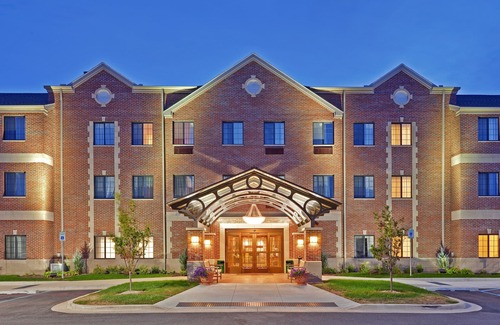 Indianapolis Apartamento | Estudio con aire acondicionado | Desayuno gratis, acceso a la piscina + centro de negocios en el lugar