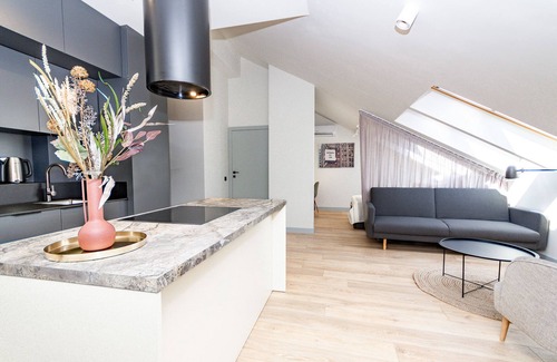 City Centre Apartamento | Air-conditioned Studio in the heart of City Center.
