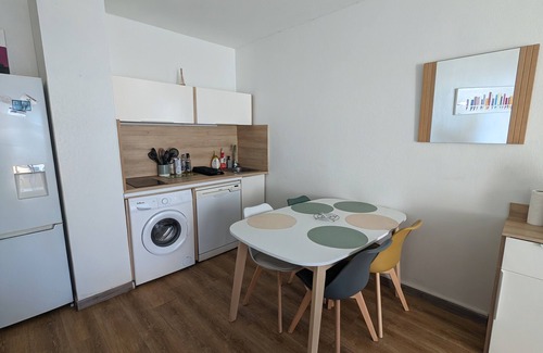 Montpellier Apartamento | Air-conditioned T3 with pool and sea view