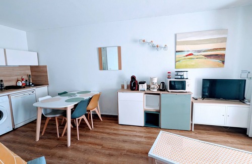 Montpellier Apartamento | Air-conditioned T3 with pool and sea view