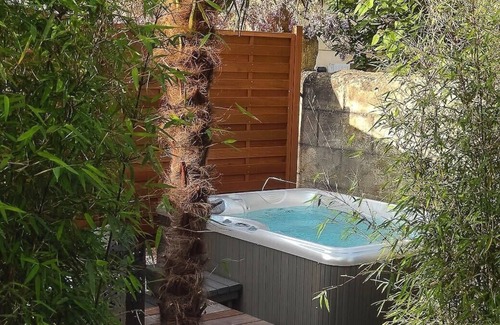 Saint-Bruno - Saint-Victor Casa | Air-Conditioned Townhouse With 2 Bedrooms, Furnished Terrace & Garden