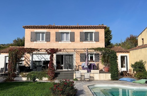 Pelissanne Villa | Air-conditioned villa with swimming pool in the heart of Provence