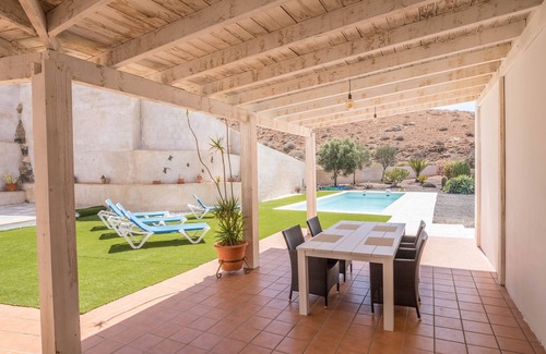 Pajara Villa | Villa "Selena" con aire acondicionado, piscina, jardín y Wi-Fi