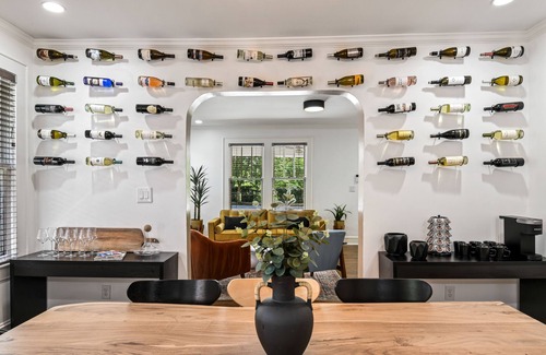 Edgewood Casa | Airbnb.com/p/DesignedByDom - Over 425 Reviews