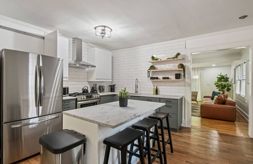 Edgewood Casa | Airbnb.com/p/DesignedByDom - Over 425 Reviews