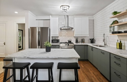 Edgewood Casa | Airbnb.com/p/DesignedByDom - Over 425 Reviews