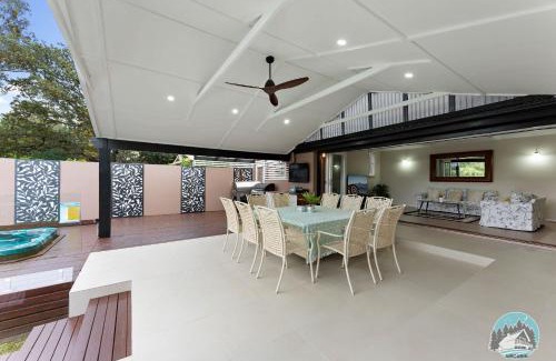 Castle Hill Casa | Aircabin - Castle Hill - 5BR Family House with Pool