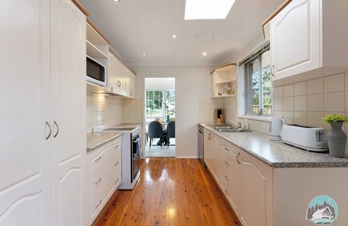 Marayong Casa | Aircabin - Marayong - Convenient - 3 Beds House