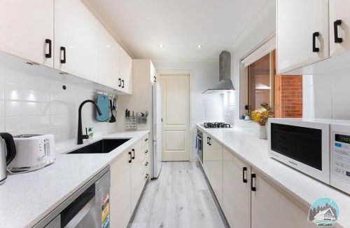 Seven Hills Casa | Aircabin - Seven Hills - Lovely - 3 Beds Townhouse