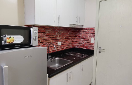Pandacan Apartamento | Aircon Budget Room for 4 persons - good for groups and families