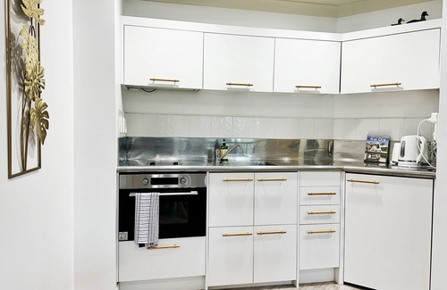 Newton Apartamento | *Aircon, park views, outdoor pool, S King Bed !*