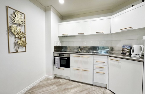 Newton Apartamento | *Aircon, park views, outdoor pool, S King Bed !*