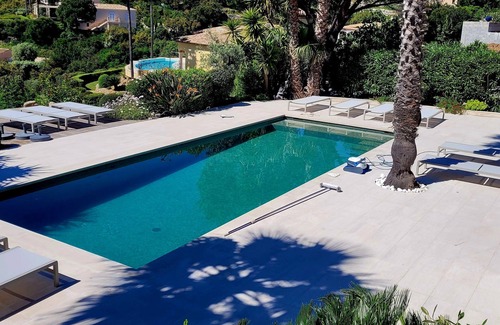 Plage de la Garonnette Villa | Airconditioned 230 m2 villa in a secured estate. 800m from the sea. Heated pool.