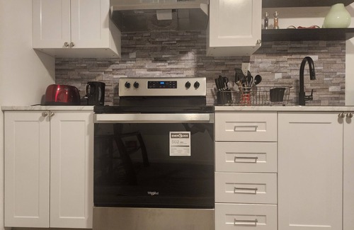 Airdrie Casa | Airdrie - Comfy Stylish 2 bedroom Guest Suite -En route to the Rockies Alberta!