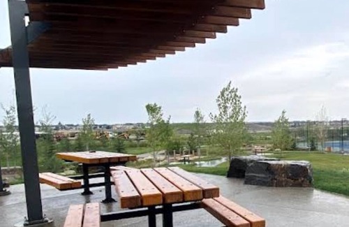 Airdrie Casa | Airdrie - Comfy Stylish 2 bedroom Guest Suite -En route to the Rockies Alberta!