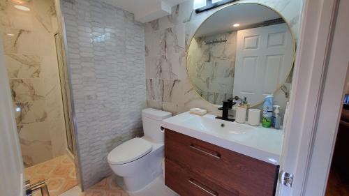 Airdrie Apartamento | Airdrie Modern Walkout Bsmt Suite with Hot Tub