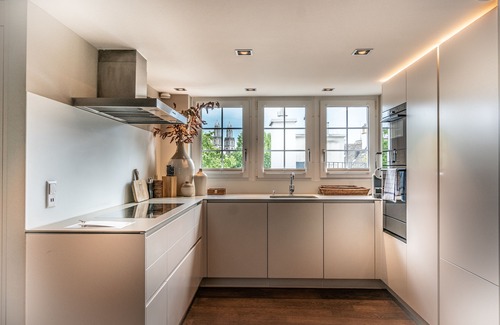 Niederdorf Apartamento | Airhome Limmatquai River View Apartment