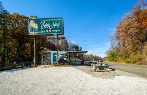 Knoxville Casa | Airplane Filling Station -Unique Stay in Knoxville