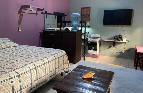 Coxen Hole Hotel | Airport Inn Roatan
