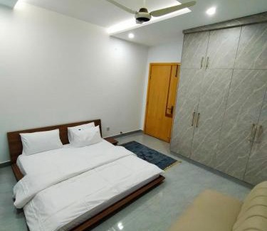 Fatehjang Apartamento | Airport Layover Family Lodge