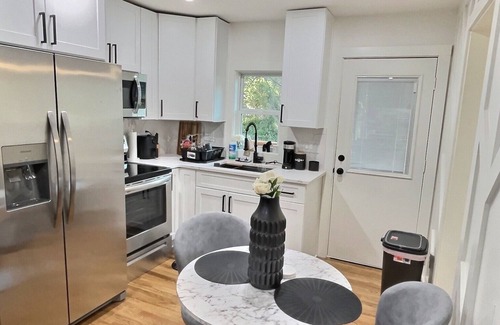 College Park Casa | AIRPORT LOUNGE INN