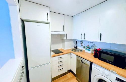 Rejas Apartamento | Airport Madrid Plenilunio Suites Green by beBalmy