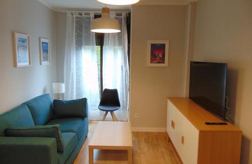 Rejas Apartamento | Airport Madrid Plenilunio Suites blue