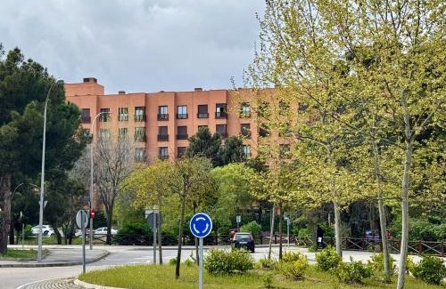 Rejas Apartamento | Airport Madrid Plenilunio Suites blue