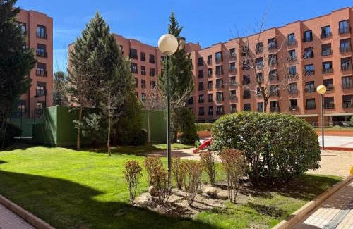 Rejas Apartamento | Airport Madrid Plenilunio suites beige