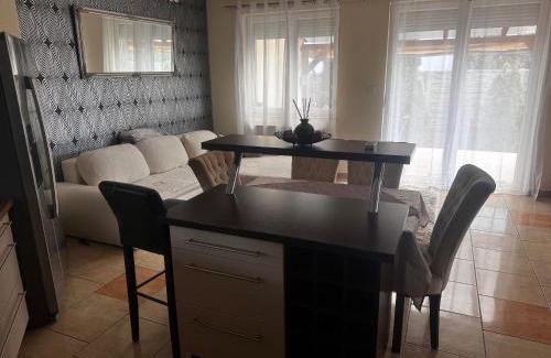 Ganztelep Apartamento | Airport Road/Reptér közeli ház privát parkolóval