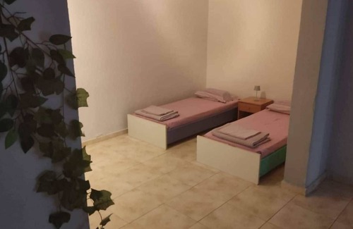 Markopoulon Casa | Airport's close flat for 6 persons