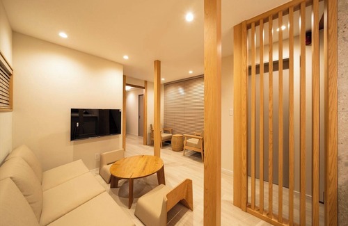 Adachi Casa | Airport transfer and sightseeing taxi options avai / Adachi-ku Tokyo