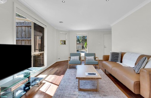 Airport West Casa | Airport West Stunner by Ready Set Stay