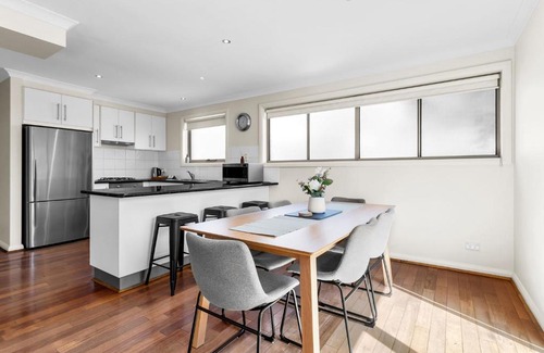 Airport West Casa | Airport West Stunner by Ready Set Stay