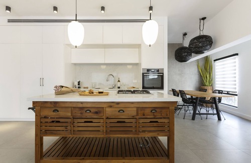 Old North Apartamento | AirTLV-Bazel Apartment With Balcony