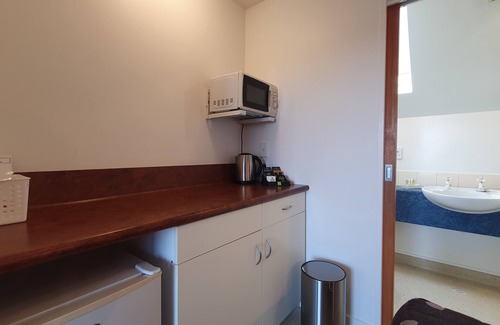 Russley Hotel | Airways Motel