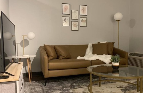 Des Moines Apartamento | Airy 1BD/1BA + City Views - Downtown Des Moines