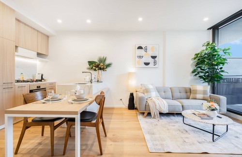 Heidelberg Heights Apartamento | Airy 1BR Ivanhoe apt with Balcony & FREE parking
