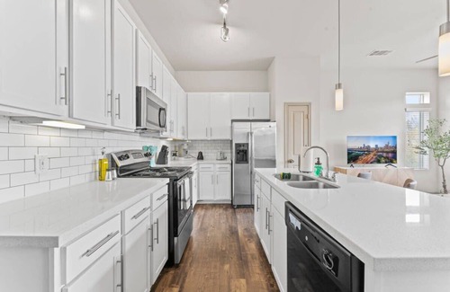 Montopolis Apartamento | Airy 2BR king suite, fast WiFi, 8 min to Downtown