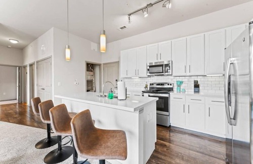 Montopolis Apartamento | Airy 2BR king suite, fast WiFi, 8 min to Downtown