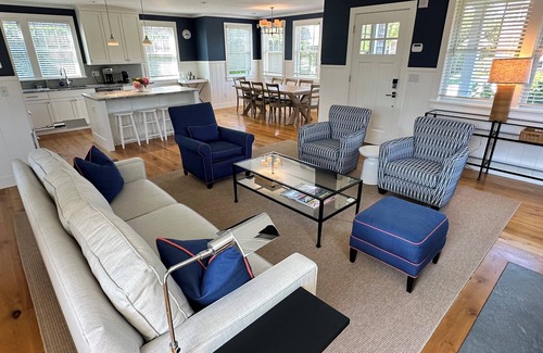 West of Town Casa | Amplio y espacioso, cerca de la playa, el golf y la granja de Bartlett con piscina comunitaria