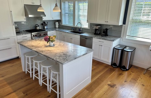 West of Town Casa | Amplio y espacioso, cerca de la playa, el golf y la granja de Bartlett con piscina comunitaria