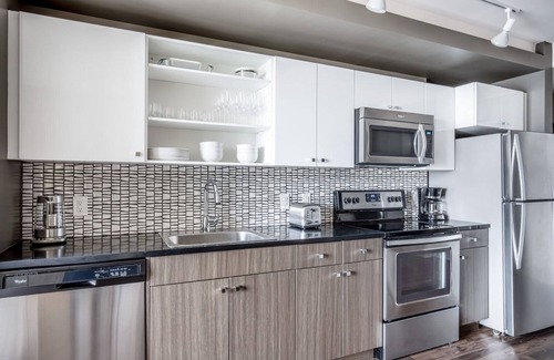 Theatre District Apartamento | Airy Chinatown/Theater District 2BR w/ Gym & W/D, nr T, by Blueground