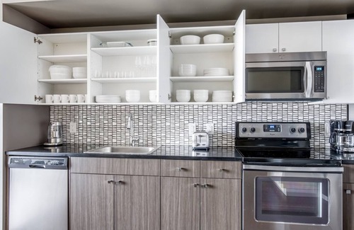 Theatre District Apartamento | Airy Chinatown/Theater District 2BR w/ Gym & W/D, nr T, by Blueground